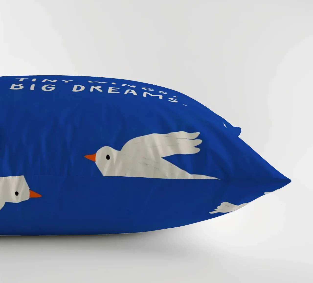 Tiny Wings, Big Dreams cuscino da treechild