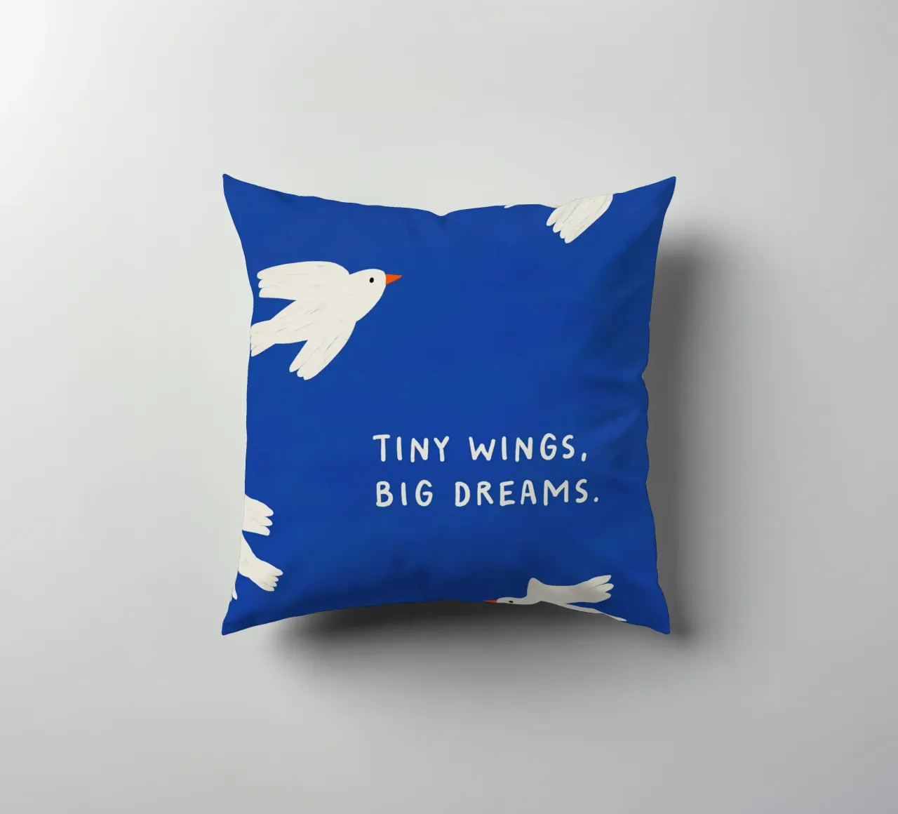 Tiny Wings, Big Dreams cuscino da treechild