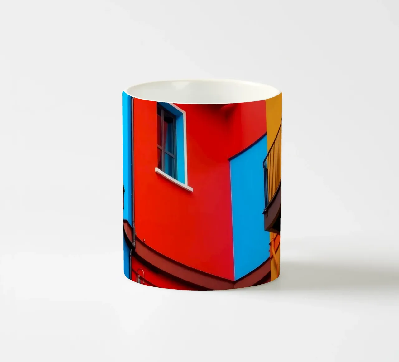 L'architettura colorata caratterizza gli edifici in posizione urbana tazza in ceramica da DesignDoodle