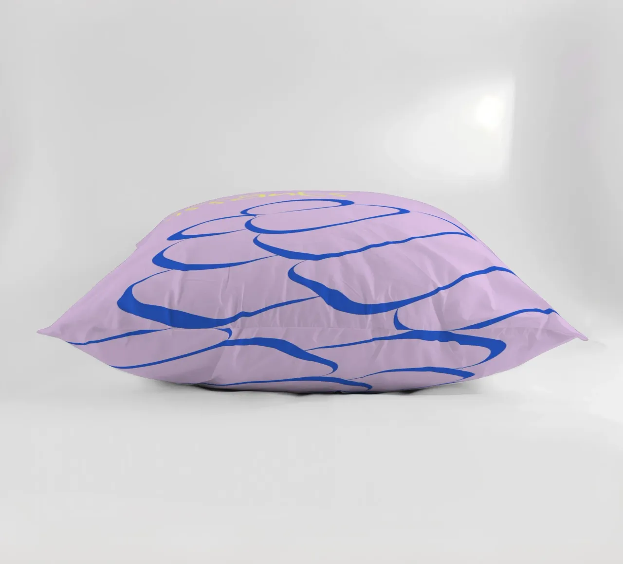 Croissants. cuscino da FRICKE DESIGN