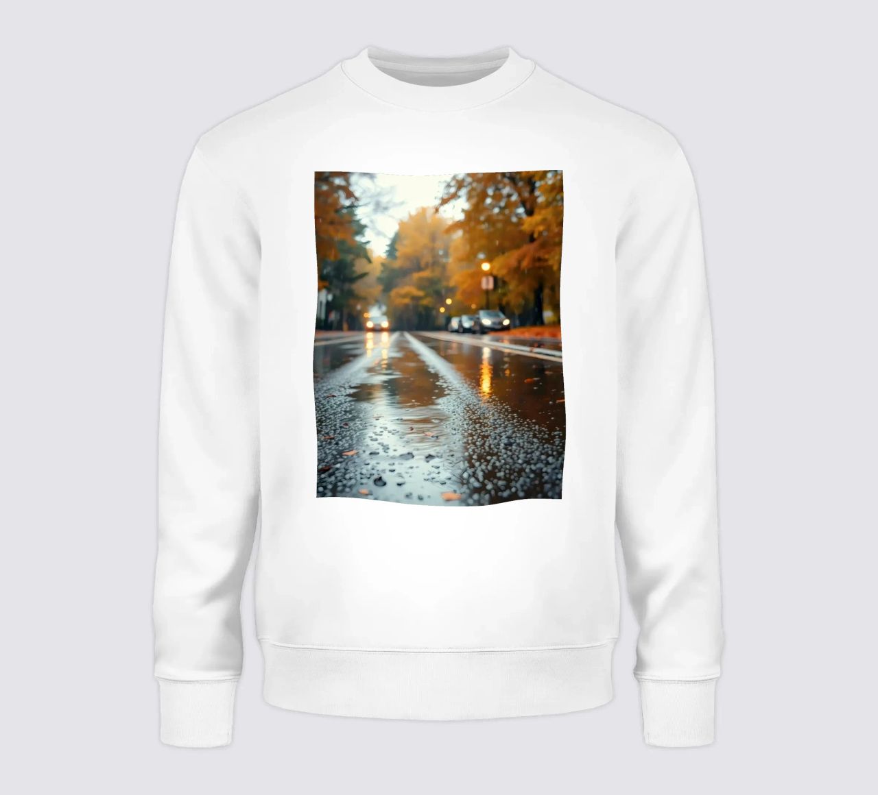 Vista otoñal de la calle con la lluvia reflejando el colorido follaje sudadera de DesignDoodle