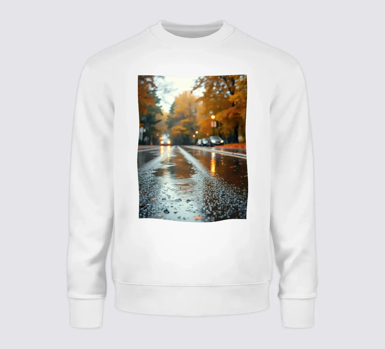 Vue d'une rue en automne avec la pluie reflétant le feuillage coloré sweat de DesignDoodle