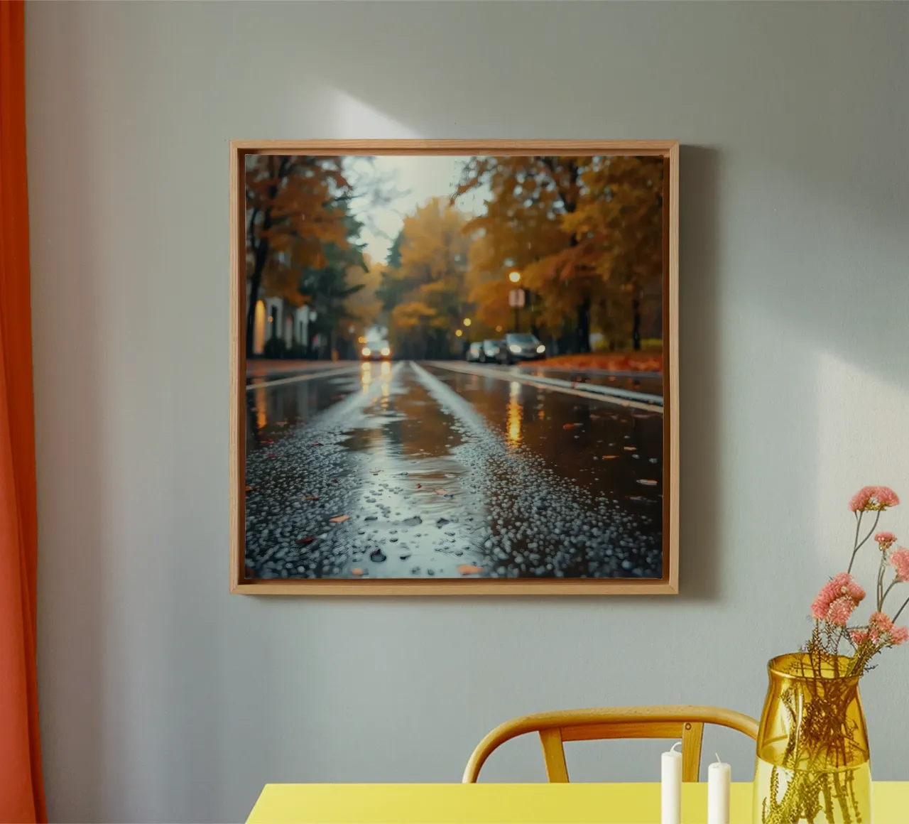 Vue d'une rue en automne avec la pluie reflétant le feuillage coloré toile de DesignDoodle