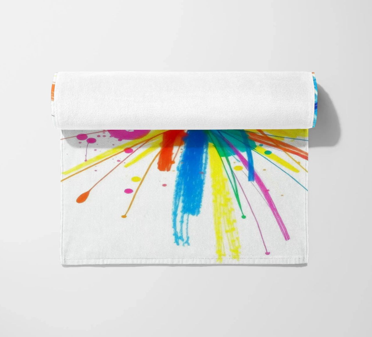 Esplosione colorata di schizzi di vernice disegno astratto telo mare da DesignDoodle