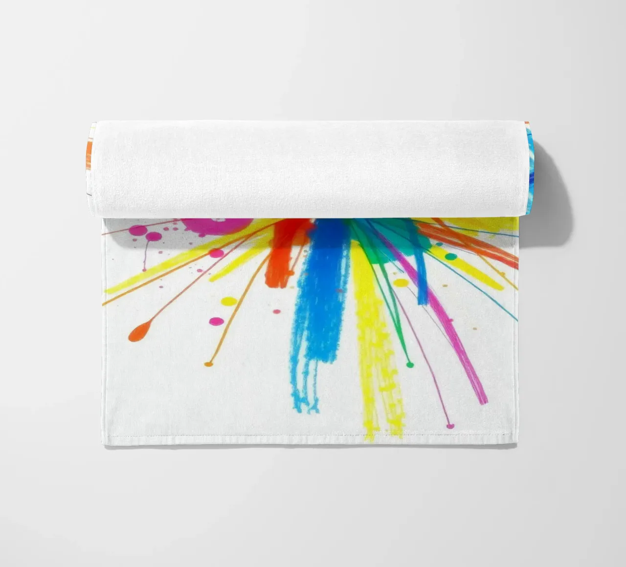 Explosion colorée d'éclaboussures de peinture, motif abstrait serviette de plage de DesignDoodle