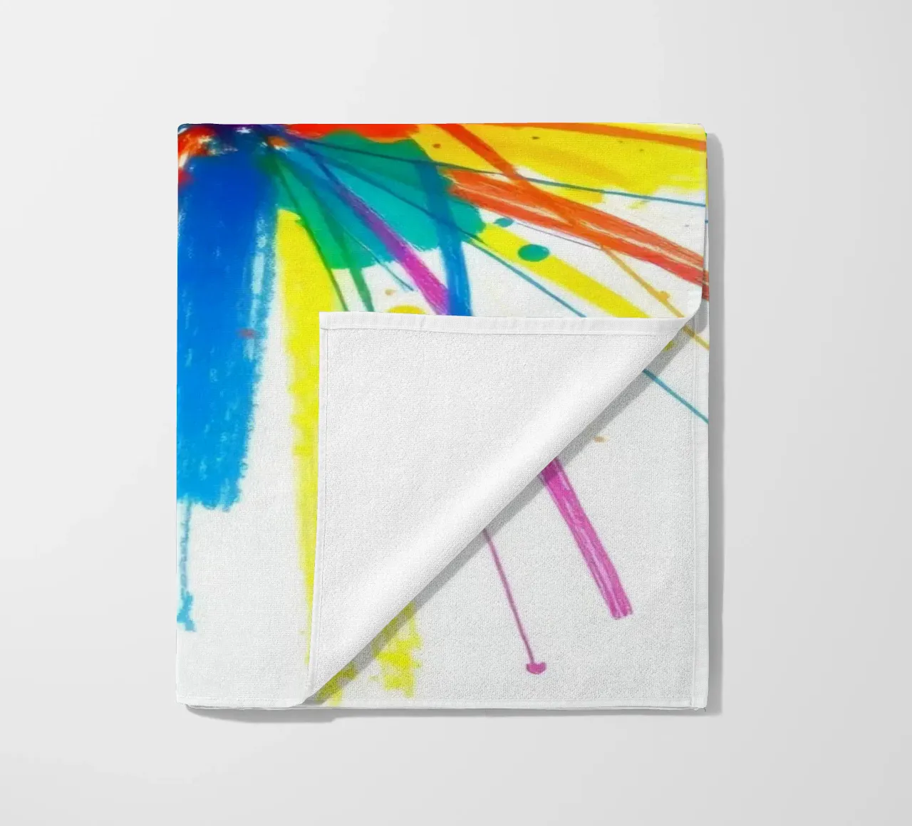 Explosion colorée d'éclaboussures de peinture, motif abstrait serviette de plage de DesignDoodle