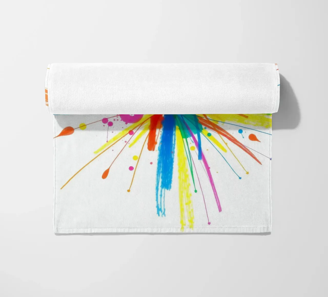 Explosion colorée d'éclaboussures de peinture, motif abstrait serviette de plage de DesignDoodle