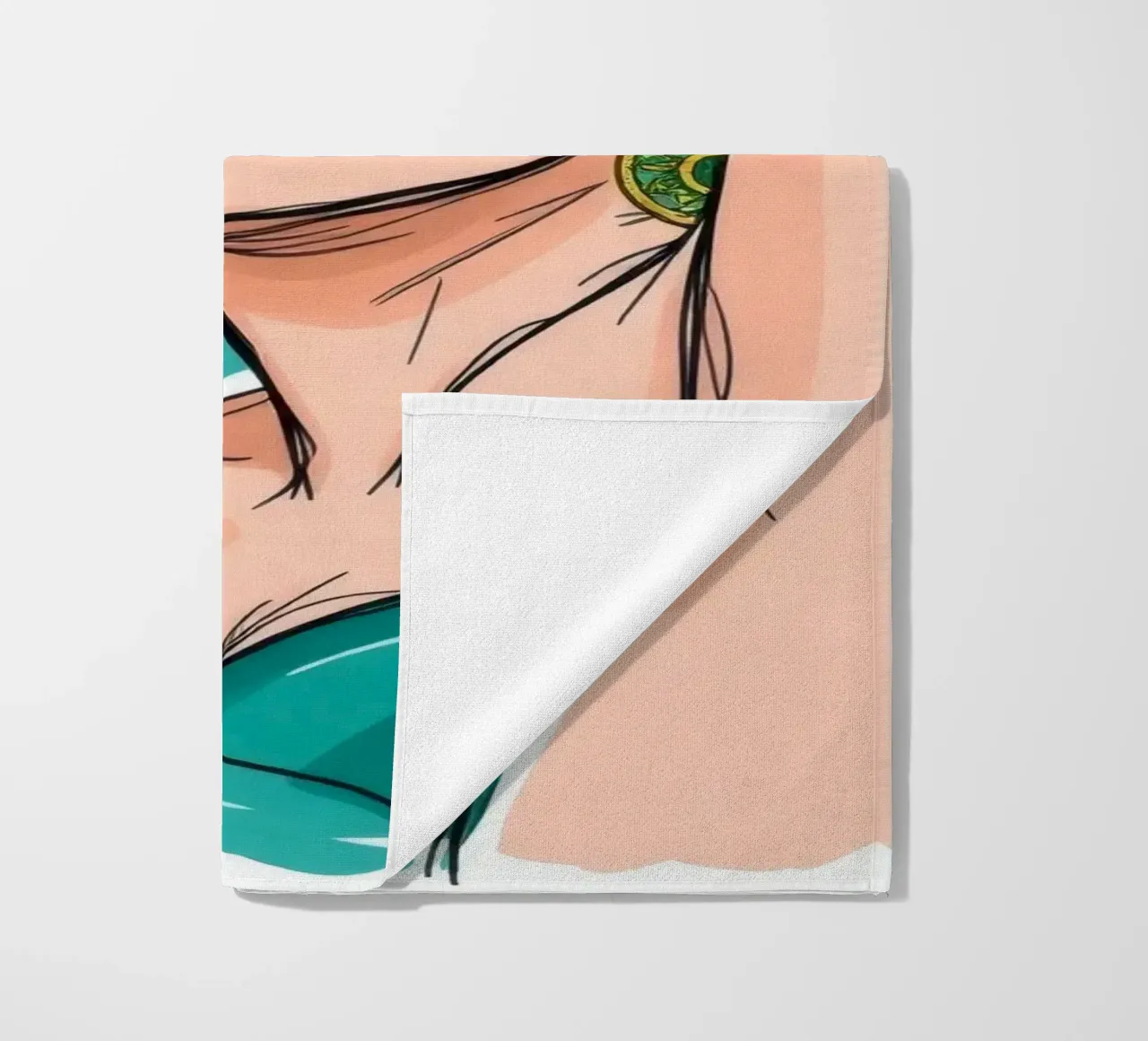 selbstbewusste Frau mit türkisfarbenem Haar und auffälligem Make-up Strandtuch von DesignDoodle