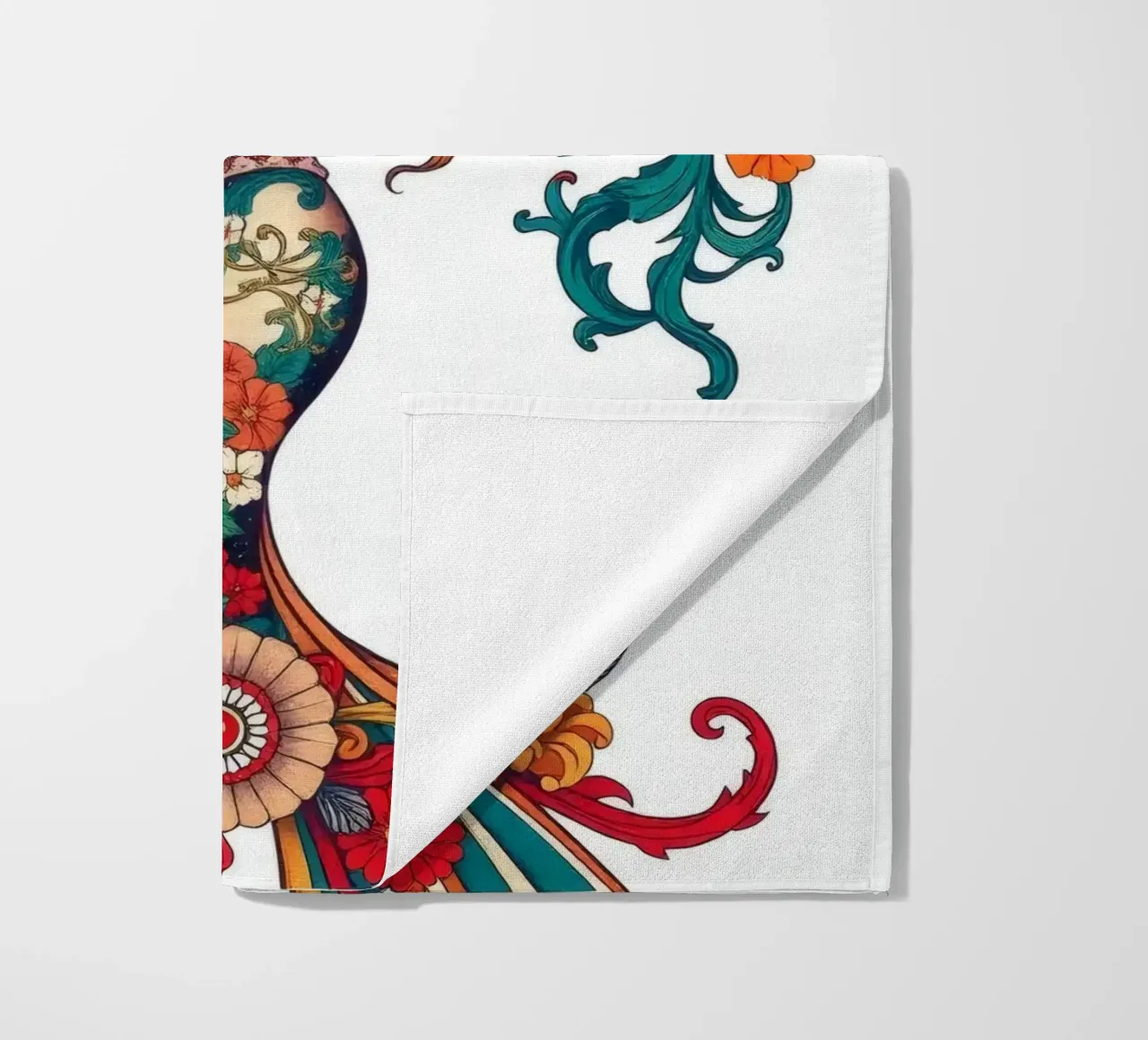 donna adornata con motivi floreali che mostrano un design intricato telo mare da DesignDoodle