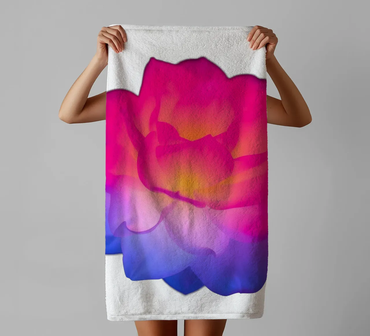 Fleur de lotus colorée et lumineuse dans l'obscurité serviette de bain de DesignDoodle