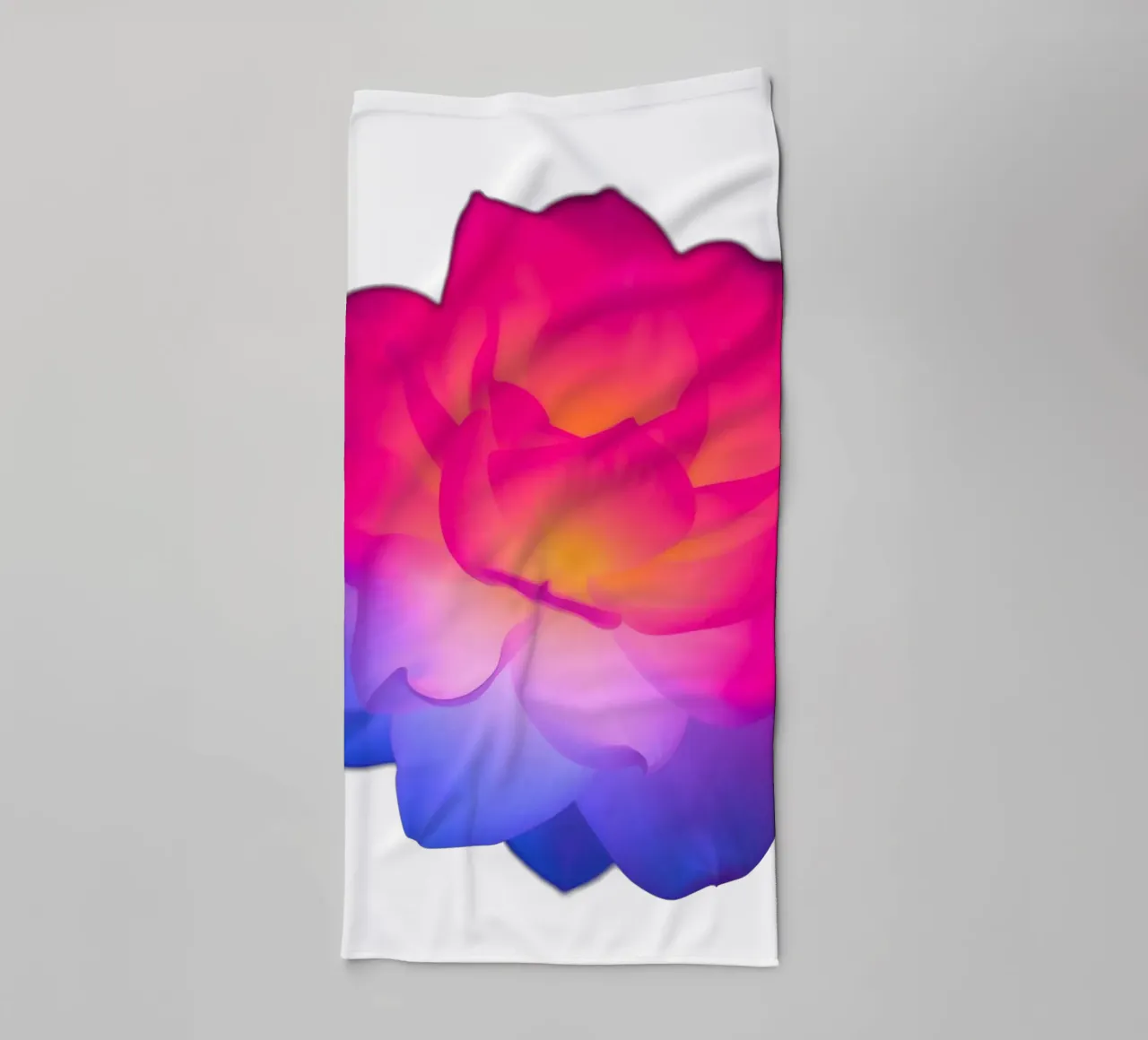 Fleur de lotus colorée et lumineuse dans l'obscurité serviette de bain de DesignDoodle