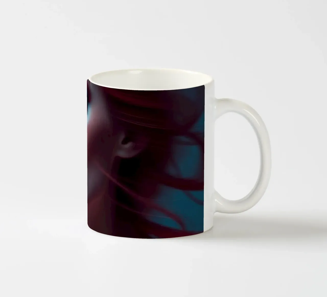 Donna dai capelli rossi con lineamenti marcati e capigliatura fluente in tazza in ceramica da DesignDoodle