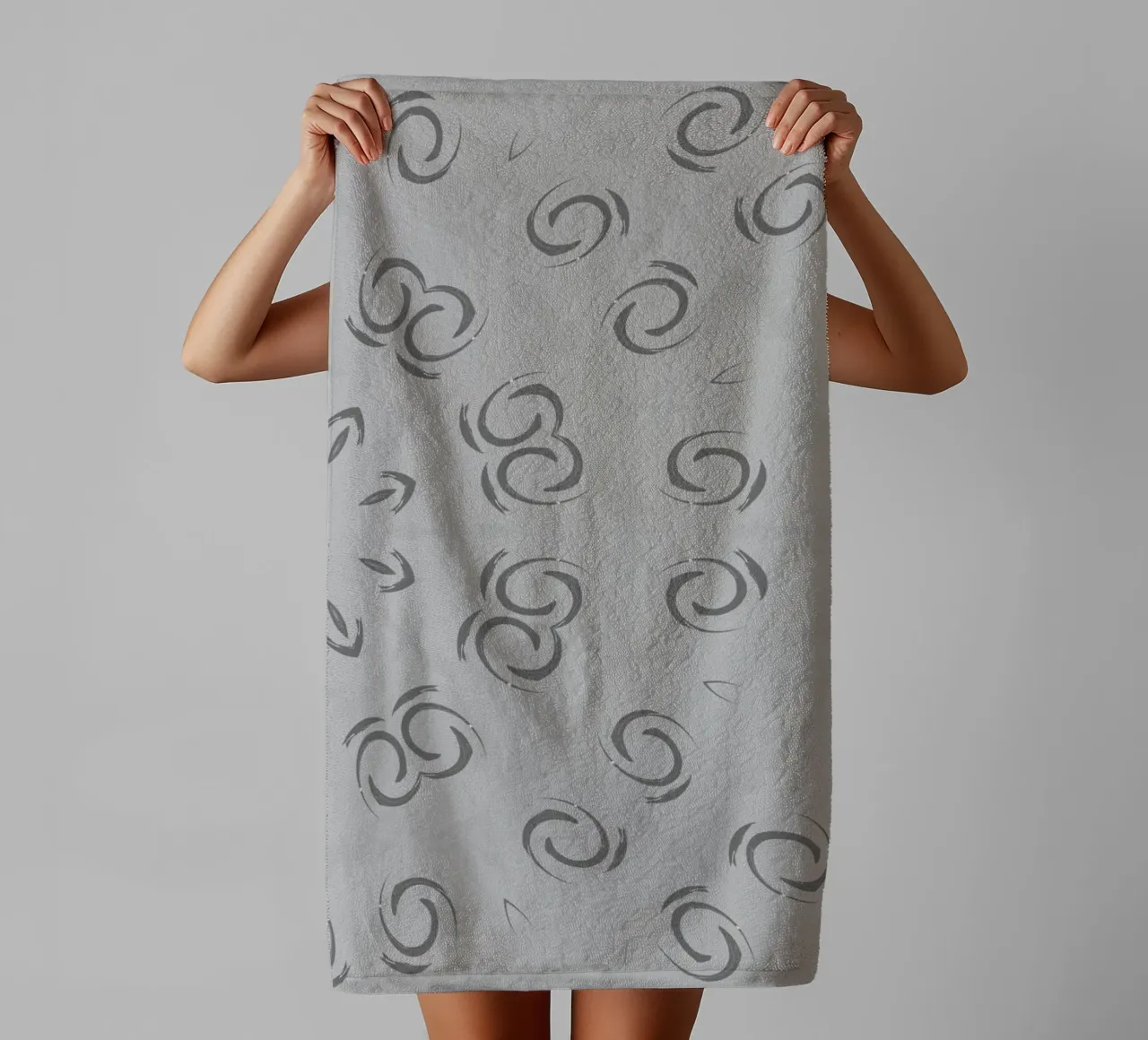 Motif circulaire abstrait et dynamique en gris serviette de bain de Something for you