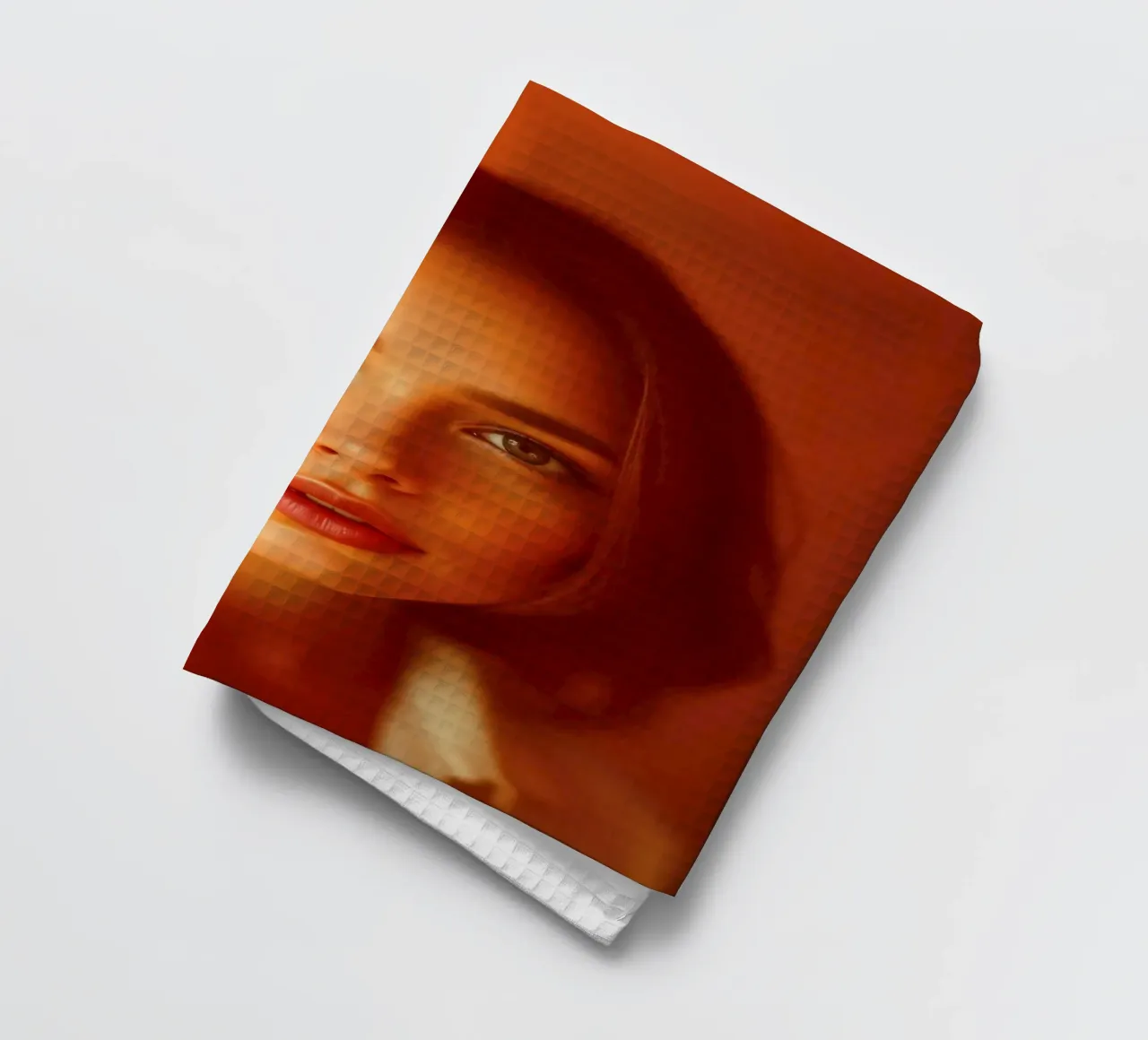 Jonge vrouw met expressieve ogen en zachte gelaatstrekken geposeerd theedoek van DesignDoodle
