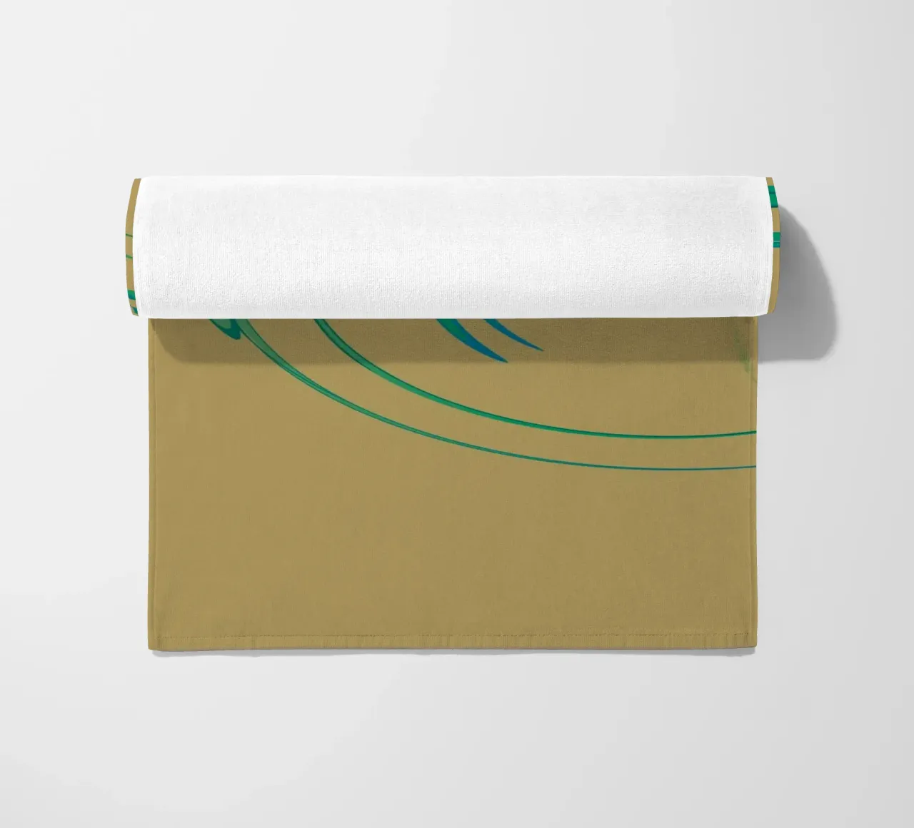 Motif circulaire dynamique abstrait en vert + marron serviette de plage de Something for you