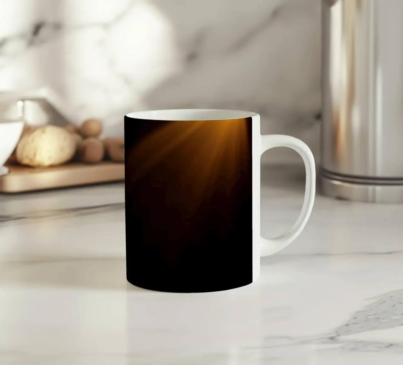 Un brillante fascio di luce dorata illumina le tenebre tazza in ceramica da DesignDoodle