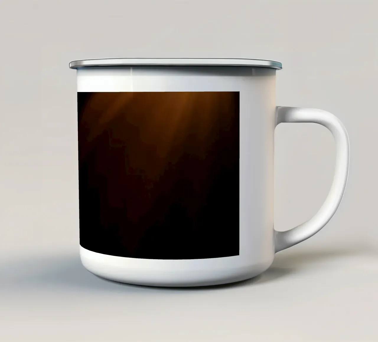 Un brillante fascio di luce dorata illumina le tenebre tazza in smalto da DesignDoodle