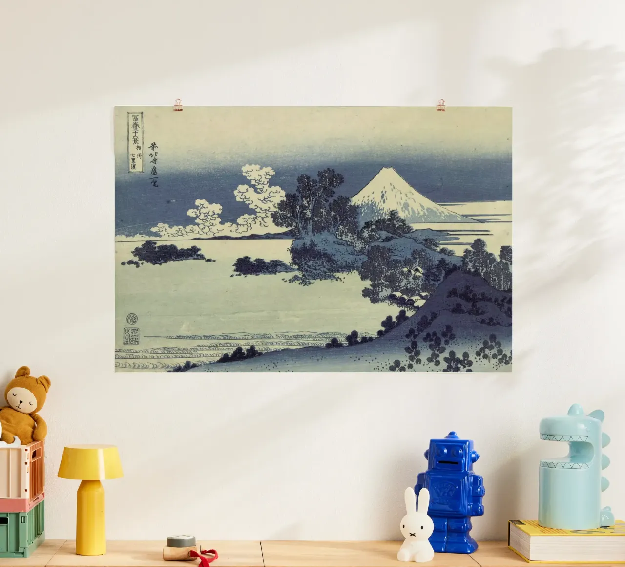 Hokusai - Shichirigahama Beach in Sagami Province poster con telaio in alluminio da ARTOTHEK