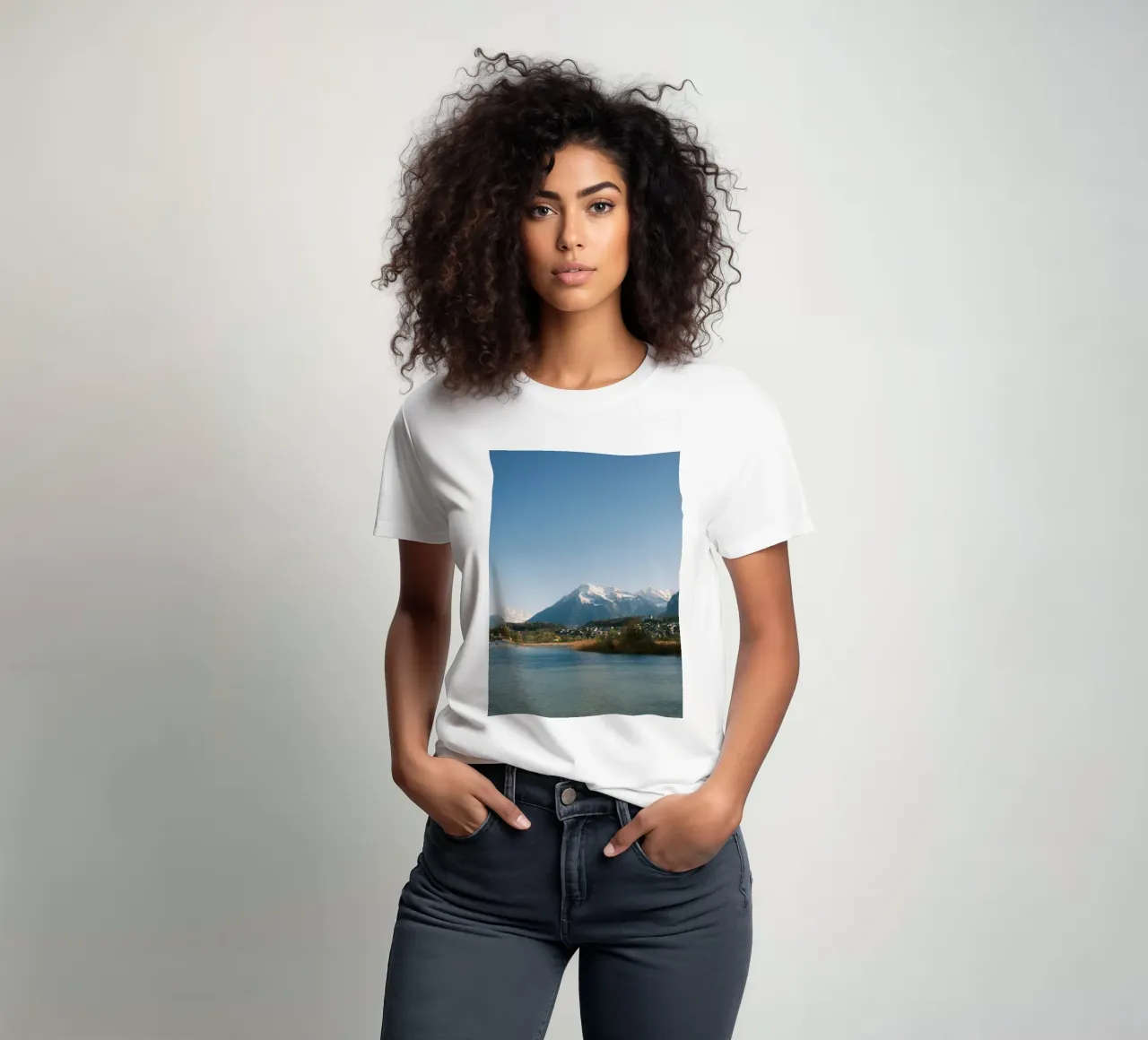 Spring View of the Bernese Alps from Lake Thun t-shirt da FujiSwiss