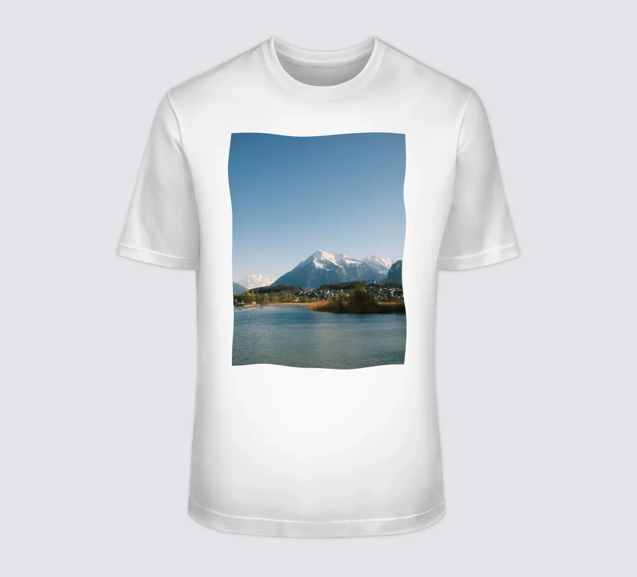 Spring View of the Bernese Alps from Lake Thun t-shirt da FujiSwiss