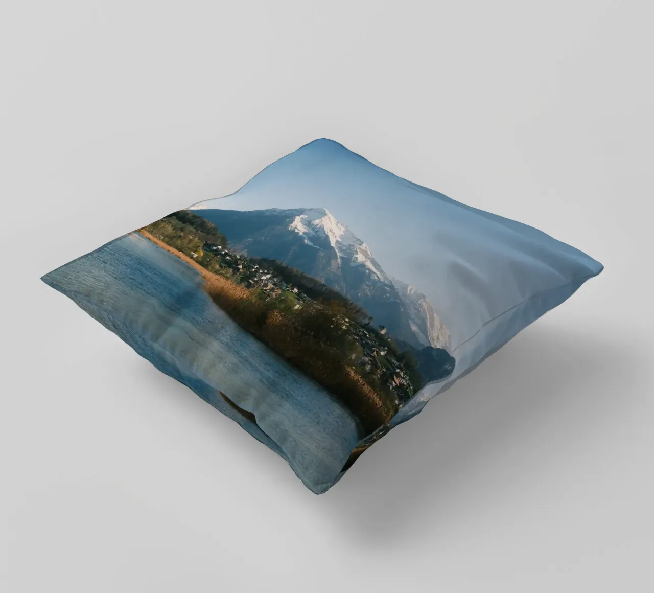 Spring View of the Bernese Alps from Lake Thun Kissen von FujiSwiss