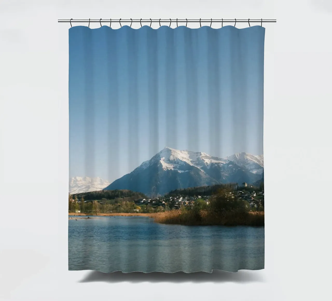Spring View of the Bernese Alps from Lake Thun Duschvorhang von FujiSwiss