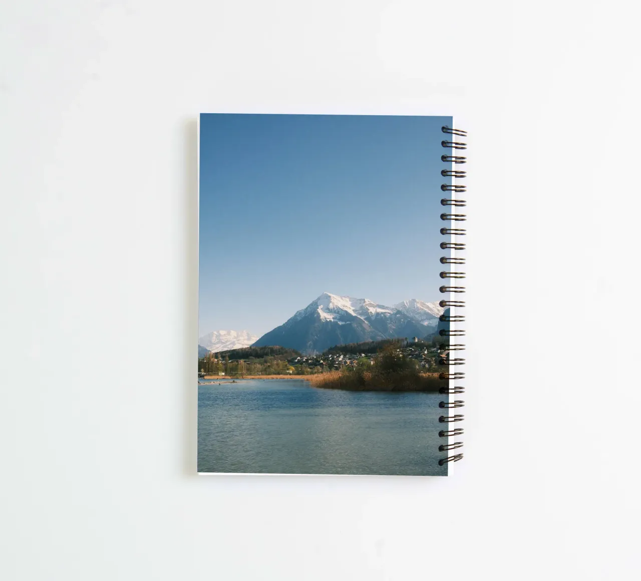 Spring View of the Bernese Alps from Lake Thun diario ad anelli da FujiSwiss