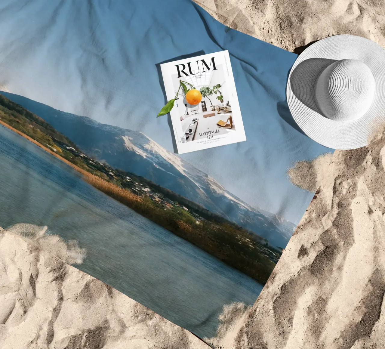 Spring View of the Bernese Alps from Lake Thun telo mare da FujiSwiss