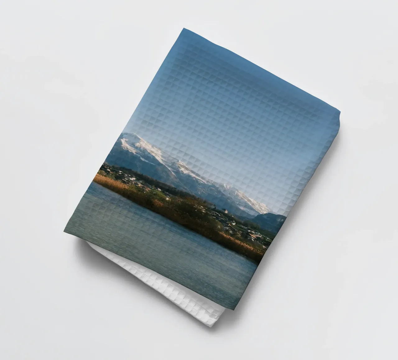 Spring View of the Bernese Alps from Lake Thun canovaccio da cucina da FujiSwiss