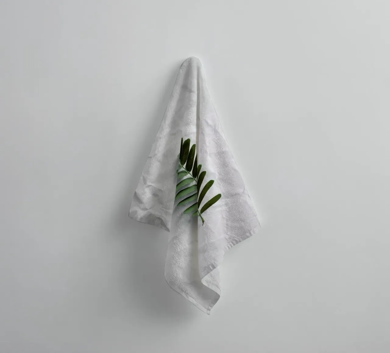 Minimal Forest Love asciugamano da bagno da Studio Nahili
