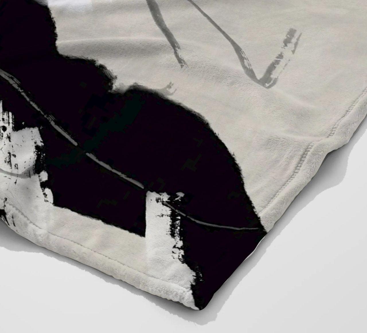 Malen Sie abstraktes Schwarz und Weiß Fleecedecke von Little Dean