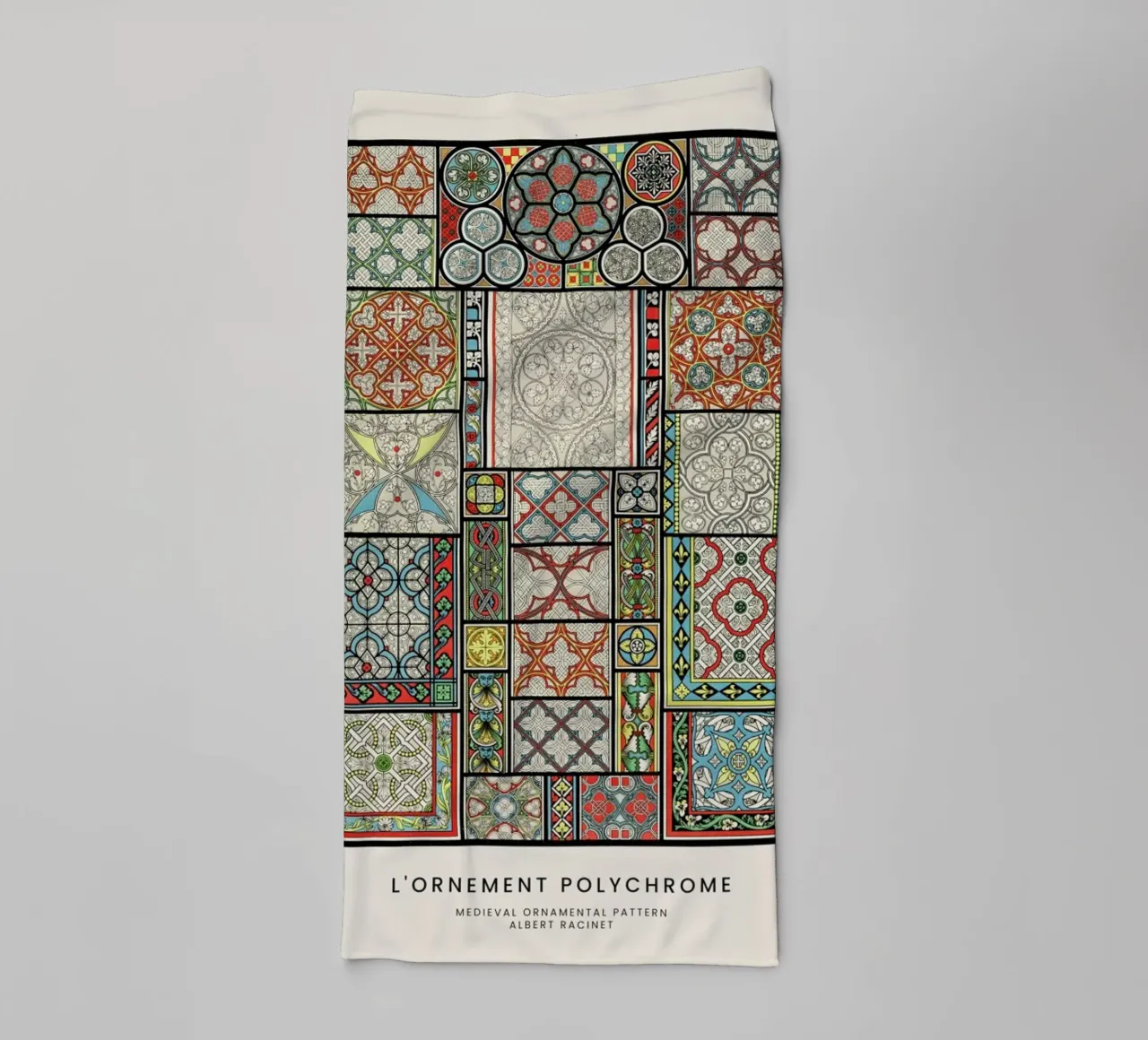 Racinet -  Medieval  Ornamental Pattern asciugamano da bagno da Vintage by JUNIQE