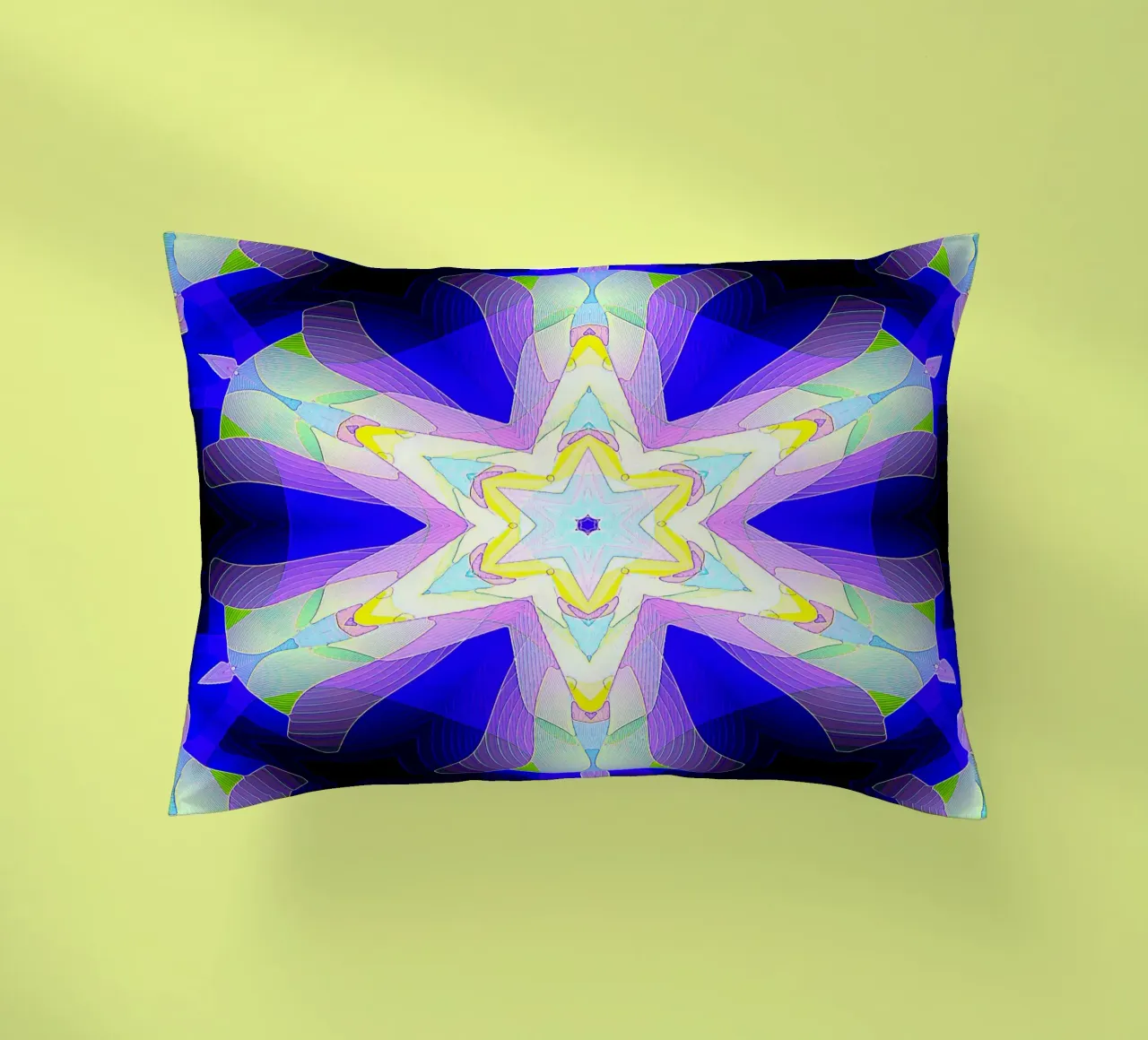 Caleidoscopio con forme ornamentali nei colori blu-viola-verde cuscino da Gürsel Yesil Digital Art