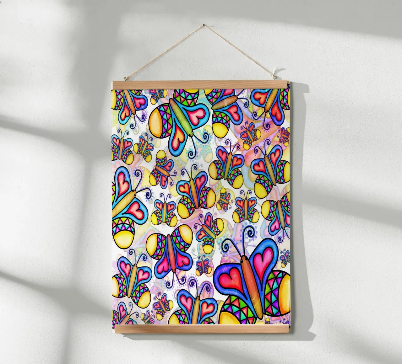 Carnevale con scarabocchi di farfalle poster con telaio in legno da Happy Littles