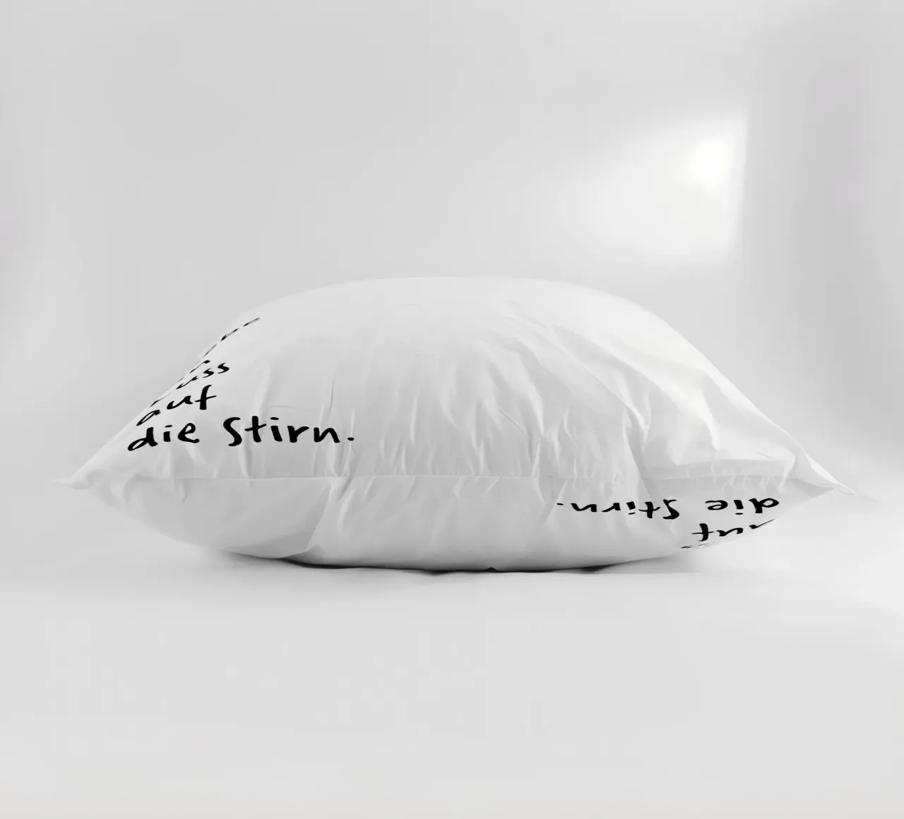 L'amore è. cuscino da FRICKE DESIGN