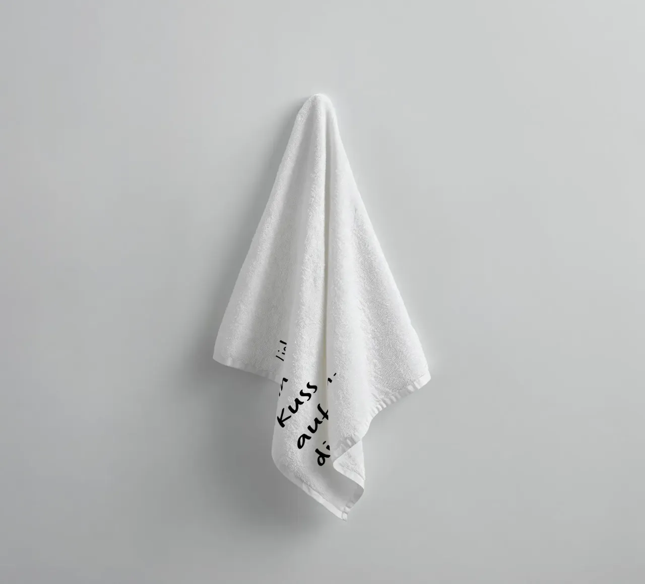 L'amore è. (scoprite ancora più amore sul mio profilo:) asciugamano da bagno da FRICKE DESIGN