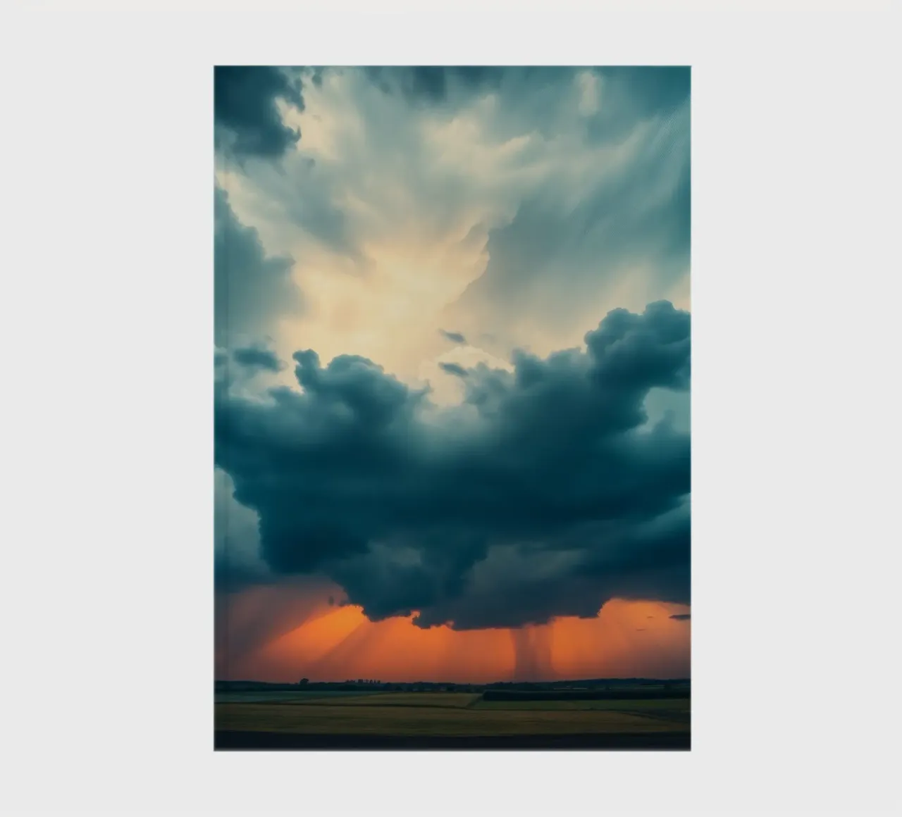 Drammatico cielo al tramonto su campi aperti con nuvole imponenti diario da DesignDoodle