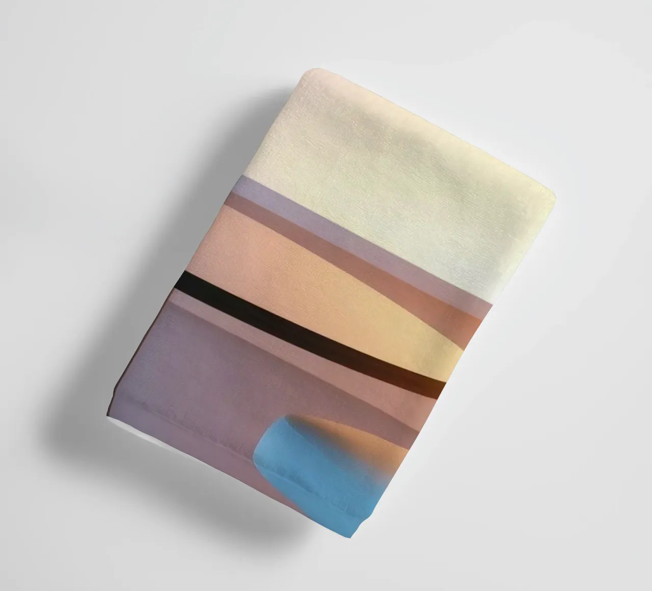 Accogliente angolo interno con luci soffuse e piante asciugamano da bagno da DesignDoodle