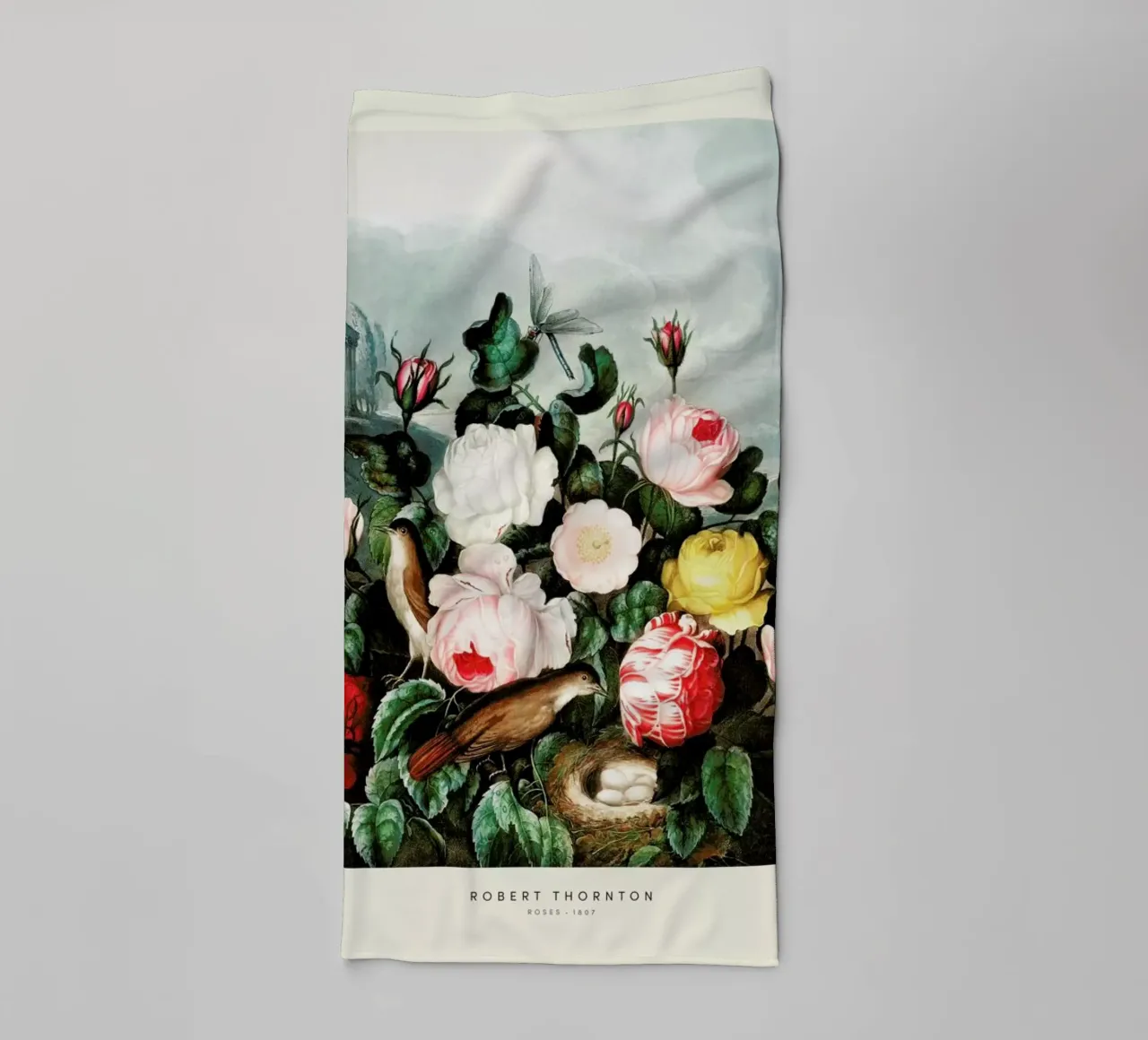 Thornton - Roses asciugamano da bagno da Vintage by JUNIQE