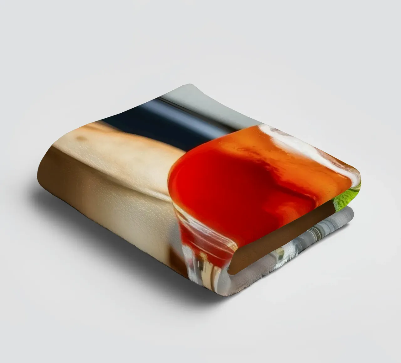 Bevande ghiacciate rinfrescanti servite con pane in un accogliente caffè asciugamano da bagno da DesignDoodle
