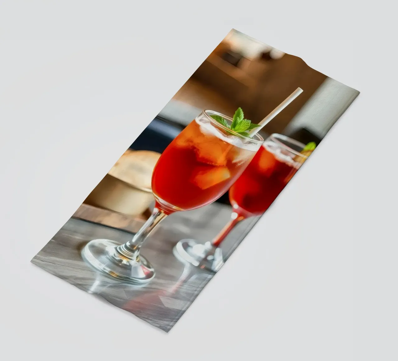 Bevande ghiacciate rinfrescanti servite con pane in un accogliente caffè telo mare da DesignDoodle