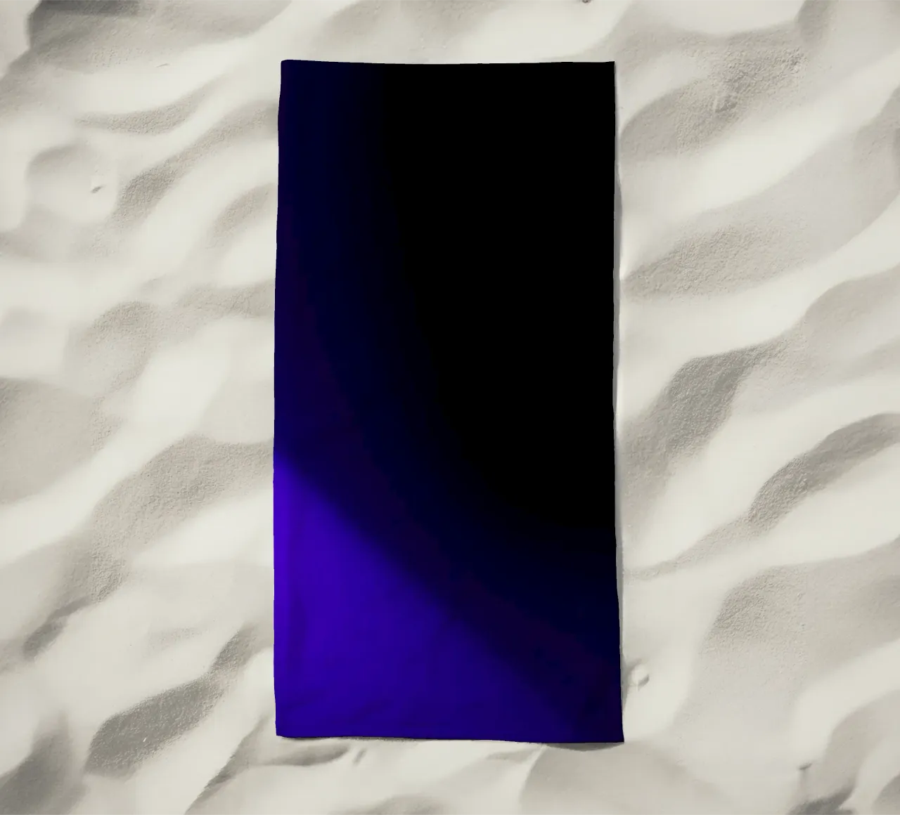 Uno splendido faretto viola che illumina una location buia telo mare da DesignDoodle