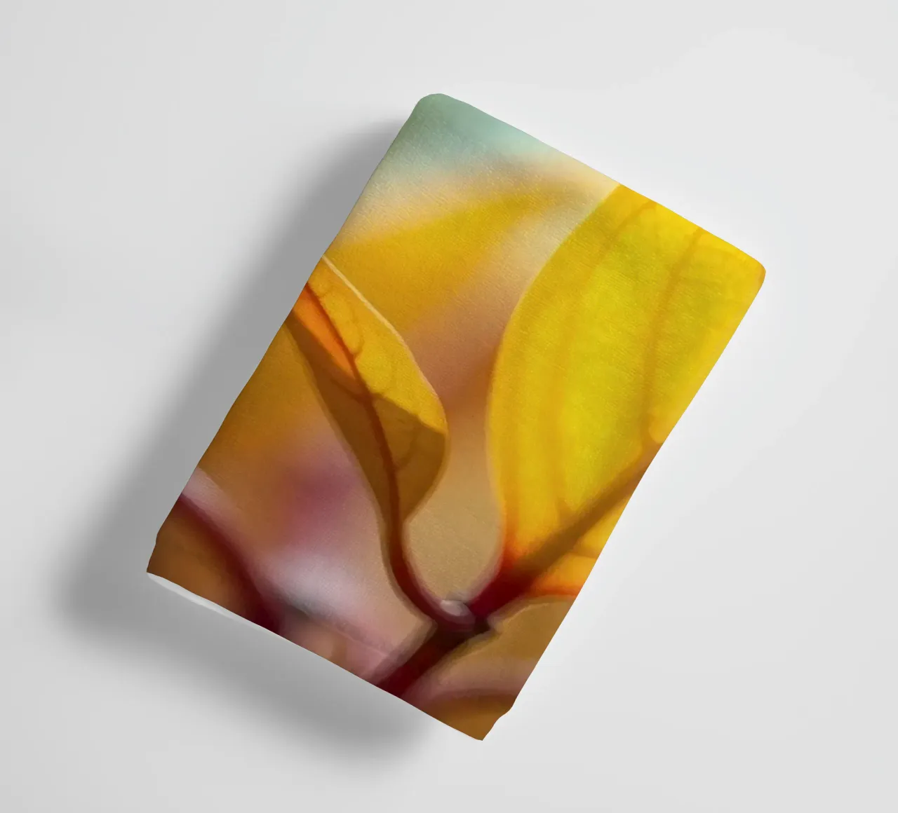 des feuilles d'automne dans les tons orange et jaune serviette de bain de DesignDoodle