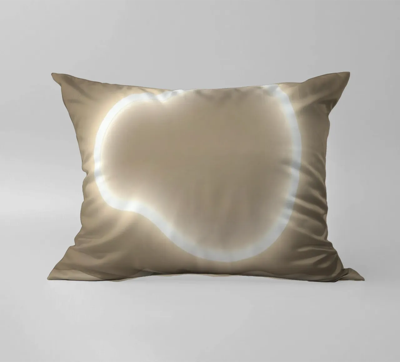 L'installation lumineuse crée une lueur douce contre un mur neutre coussin de DesignDoodle