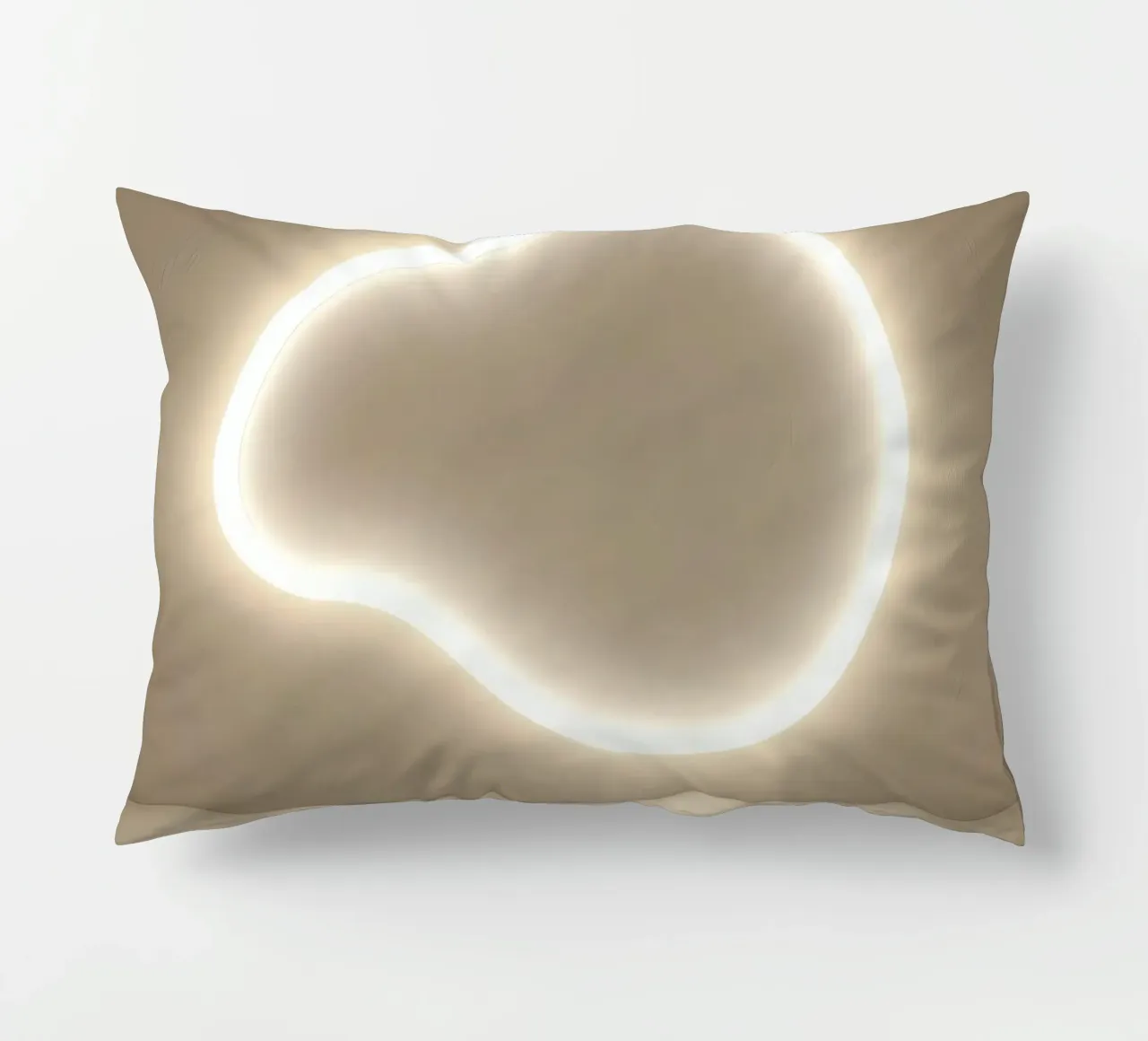 L'installation lumineuse crée une lueur douce contre un mur neutre coussin de DesignDoodle