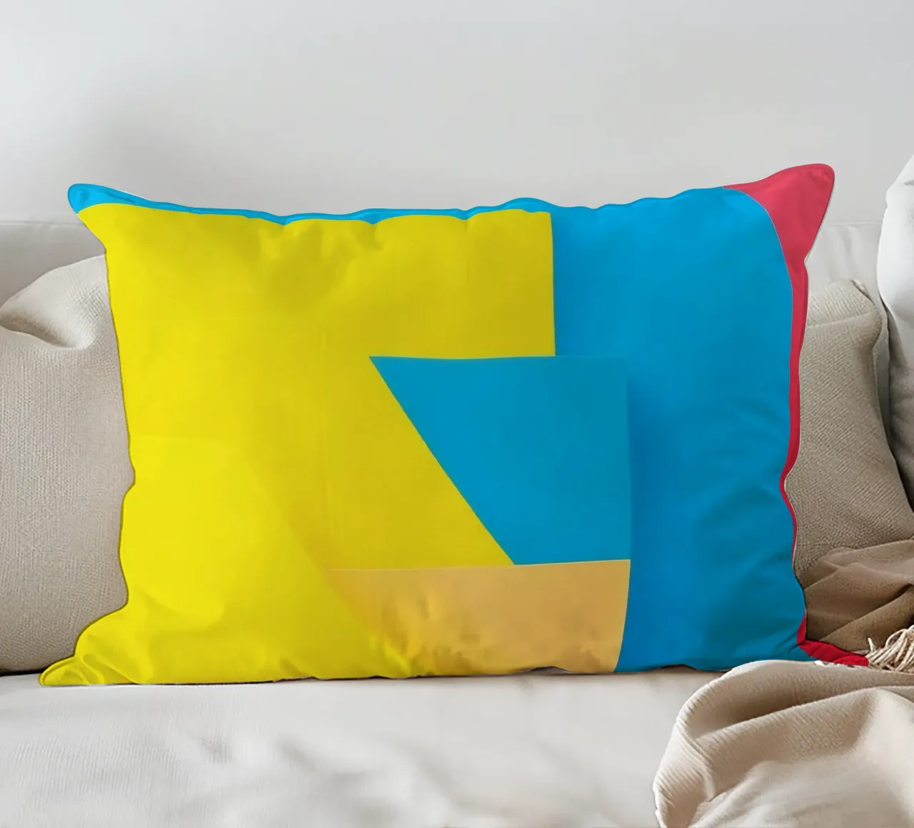 Forme geometriche colorate disposte in una vibrante composizione cuscino da DesignDoodle