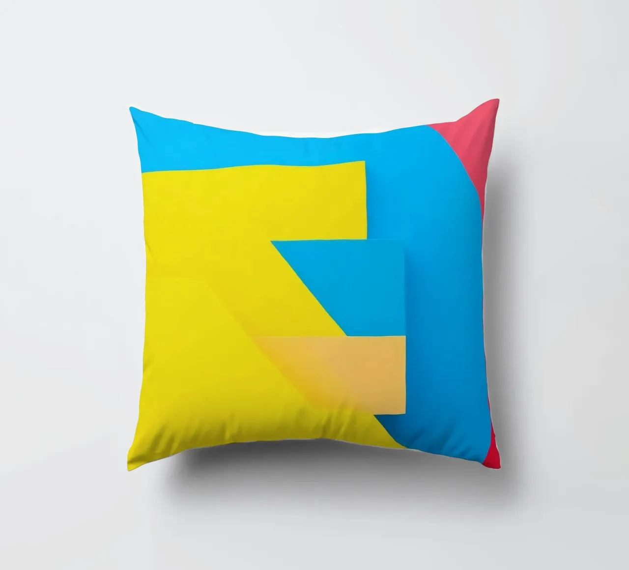 Forme geometriche colorate disposte in una vibrante composizione cuscino da DesignDoodle