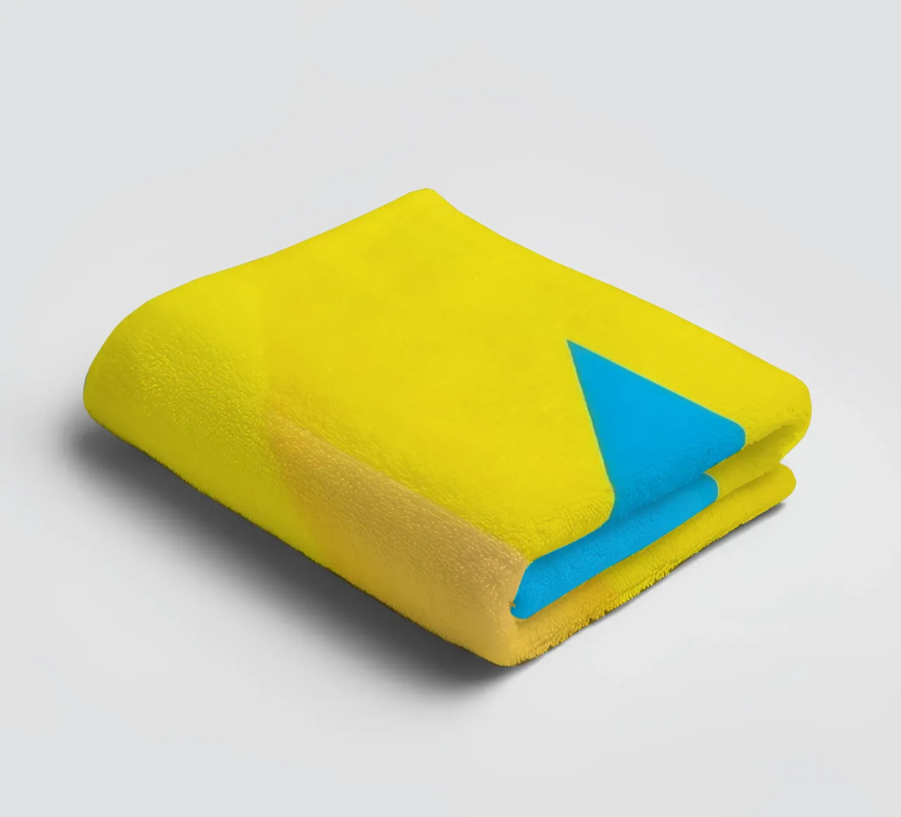 Forme geometriche colorate disposte in una vibrante composizione asciugamano da bagno da DesignDoodle