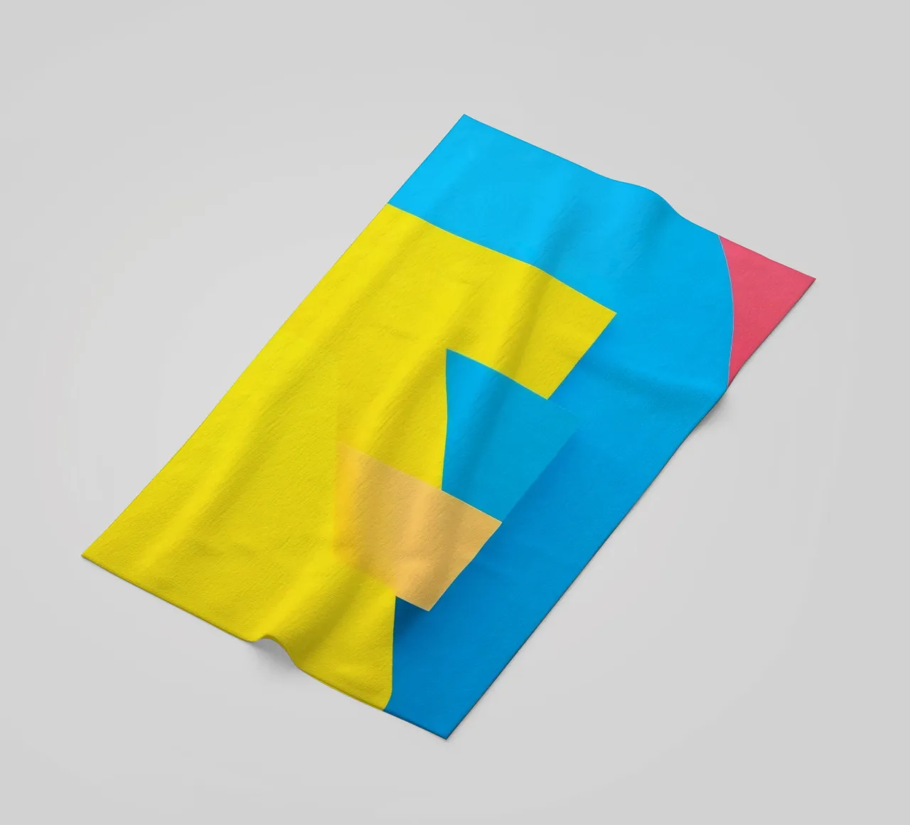 Forme geometriche colorate disposte in una vibrante composizione telo mare da DesignDoodle