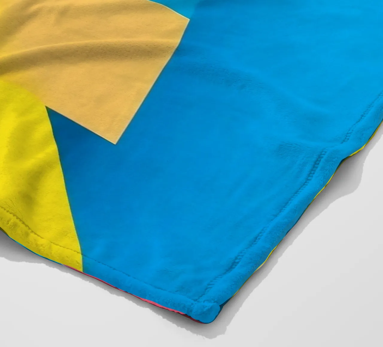 Forme geometriche colorate disposte in una vibrante composizione coperta in pile da DesignDoodle